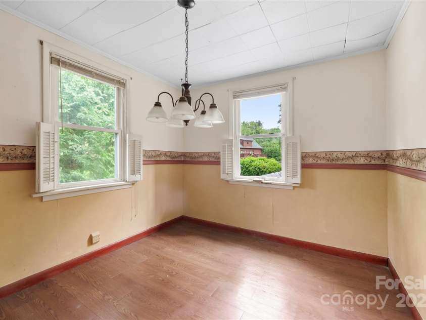 9 Arco Road, Asheville, NC 28805.  MLS# CAR4285788, YatesRealty ID 32888. 