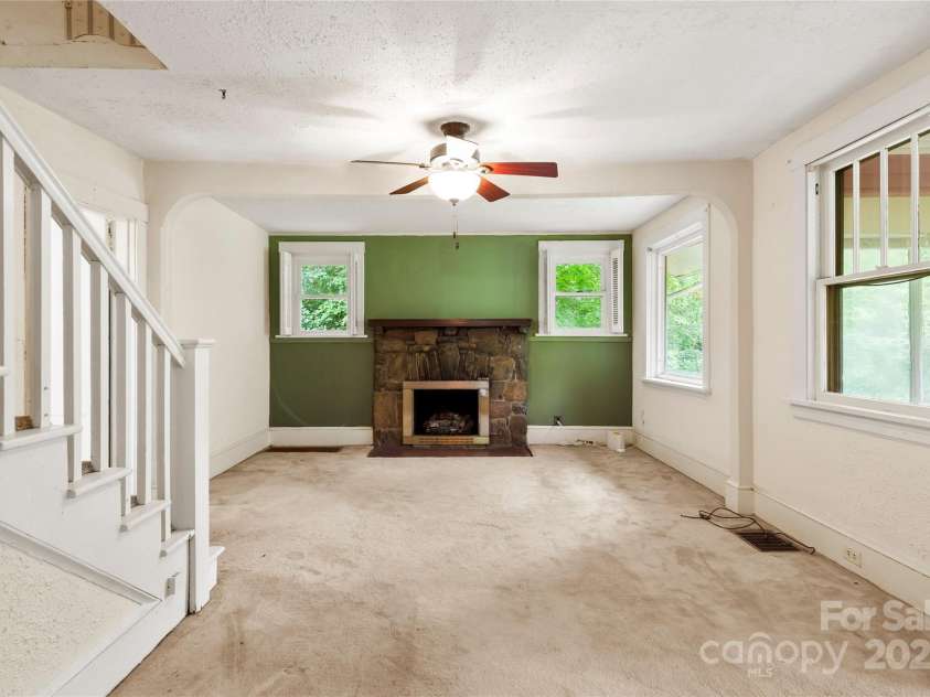 9 Arco Road, Asheville, NC 28805.  MLS# CAR4285788, YatesRealty ID 32888. 