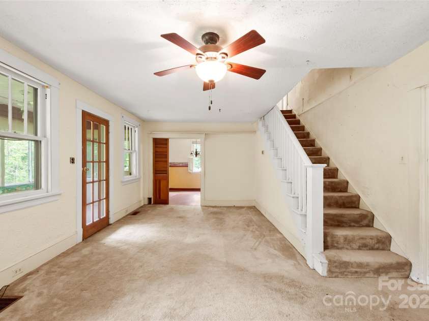 9 Arco Road, Asheville, NC 28805.  MLS# CAR4285788, YatesRealty ID 32888. 