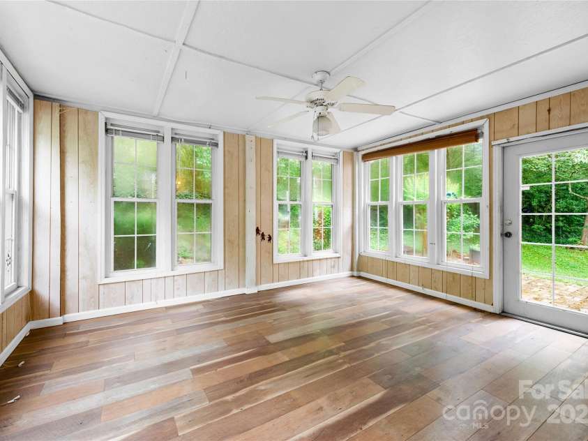 9 Arco Road, Asheville, NC 28805.  MLS# CAR4285788, YatesRealty ID 32888. Spacious sunroom 