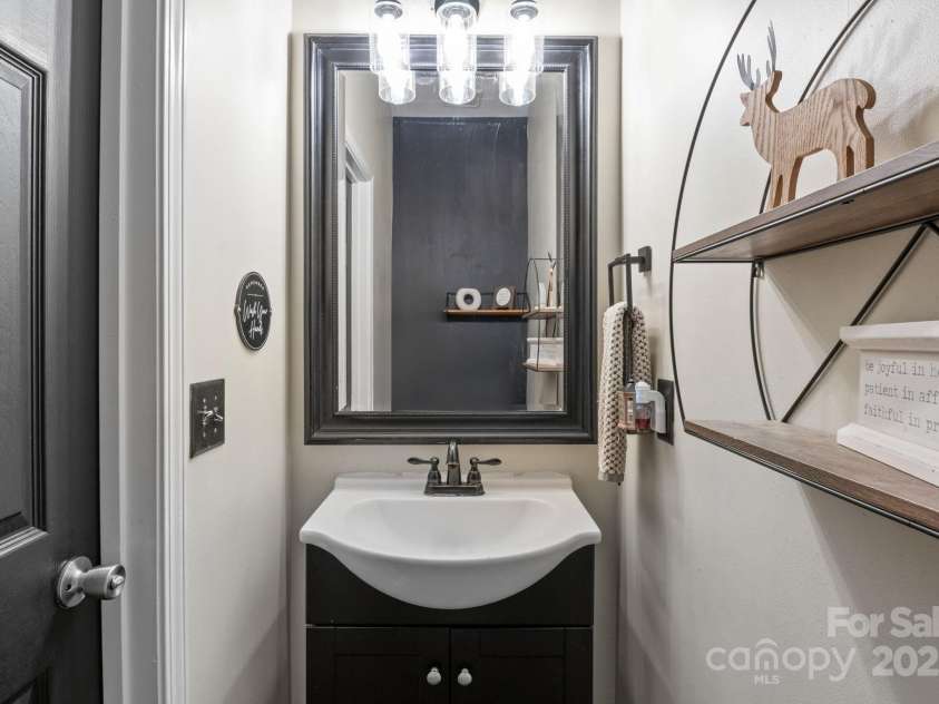 4205 Springhaven Drive, Charlotte, NC 28269.  MLS# CAR4275693, YatesRealty ID 32889. 