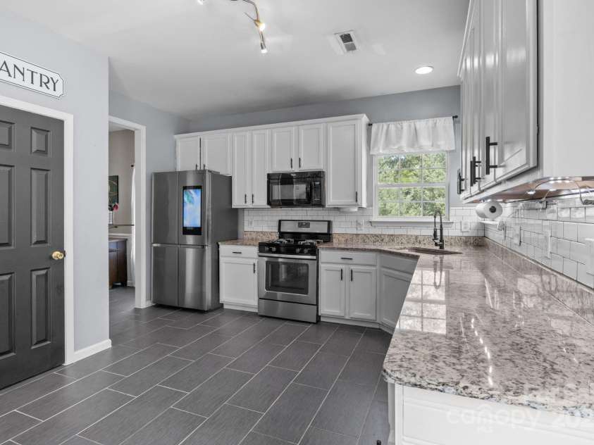 4205 Springhaven Drive, Charlotte, NC 28269.  MLS# CAR4275693, YatesRealty ID 32889. 