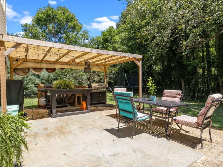 4205 Springhaven Drive, Charlotte, NC 28269.  MLS# CAR4275693, YatesRealty ID 32889. 