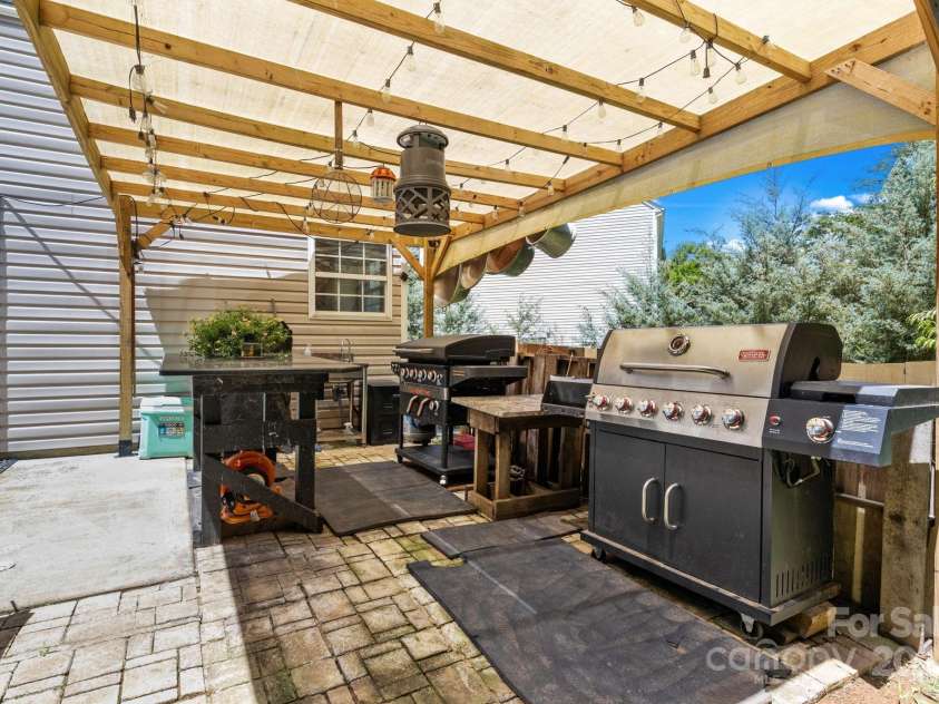 4205 Springhaven Drive, Charlotte, NC 28269.  MLS# CAR4275693, YatesRealty ID 32889. 