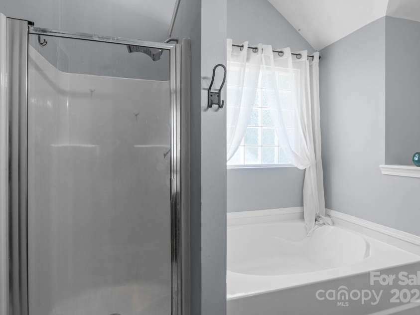 4205 Springhaven Drive, Charlotte, NC 28269.  MLS# CAR4275693, YatesRealty ID 32889. Primary bath offers garden tub to relax in after those long days at work.