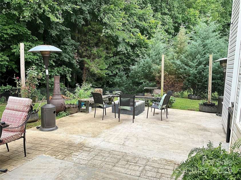 4205 Springhaven Drive, Charlotte, NC 28269.  MLS# CAR4275693, YatesRealty ID 32889. Surrounded by lush landscaping, this is truly a backyard oasis…
