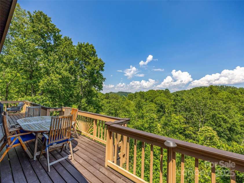 220 Circle Pines Drive, Rosman, NC 28772.  MLS# CAR4279416, YatesRealty ID 3289. 