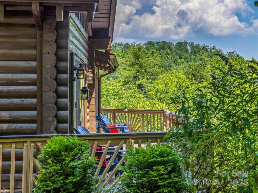 220 Circle Pines Drive, Rosman, NC 28772.  MLS# CAR4279416, YatesRealty ID 3289. 