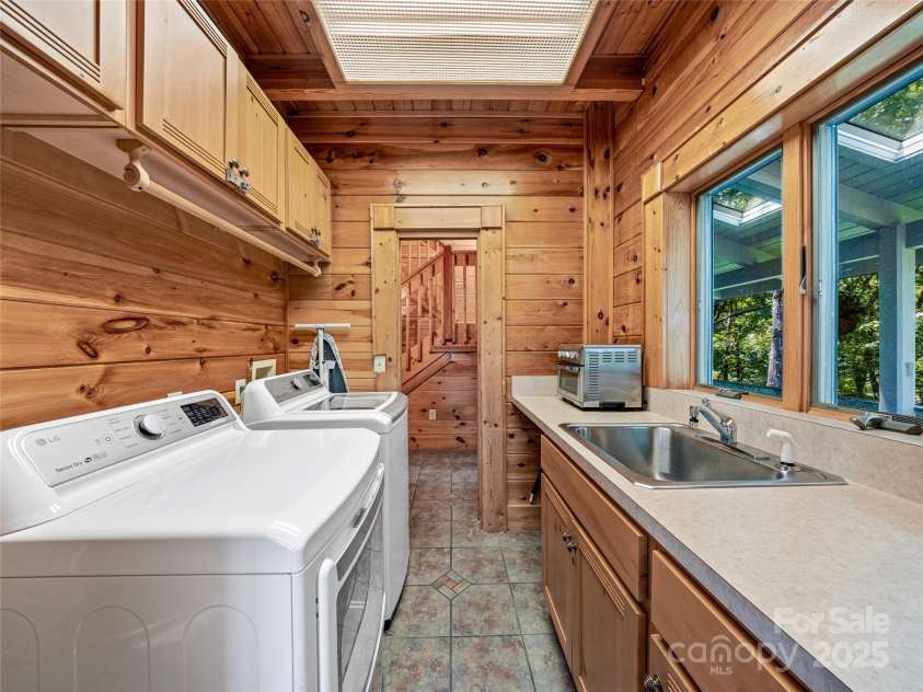220 Circle Pines Drive, Rosman, NC 28772.  MLS# CAR4279416, YatesRealty ID 3289. 