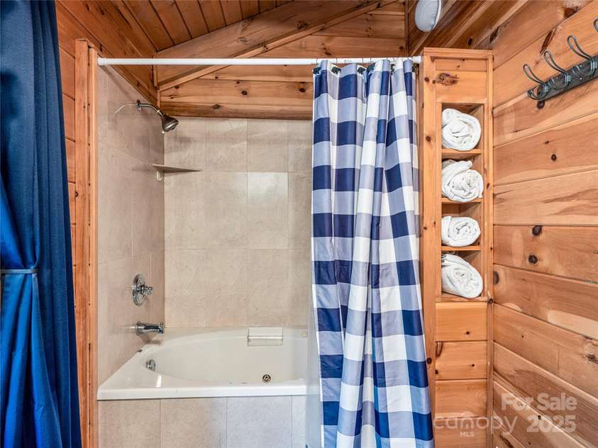 220 Circle Pines Drive, Rosman, NC 28772.  MLS# CAR4279416, YatesRealty ID 3289. 