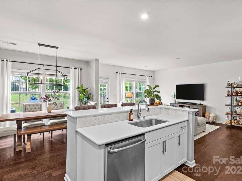 3140 Major Samuals Way, Charlotte, NC 28208.  MLS# CAR4289766, YatesRealty ID 32891. 