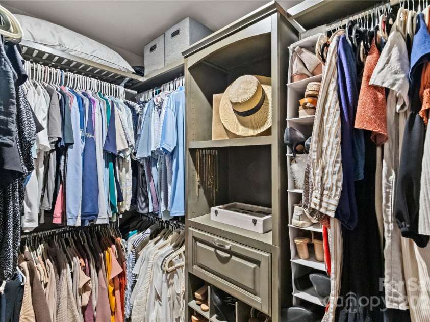 3140 Major Samuals Way, Charlotte, NC 28208.  MLS# CAR4289766, YatesRealty ID 32891. 