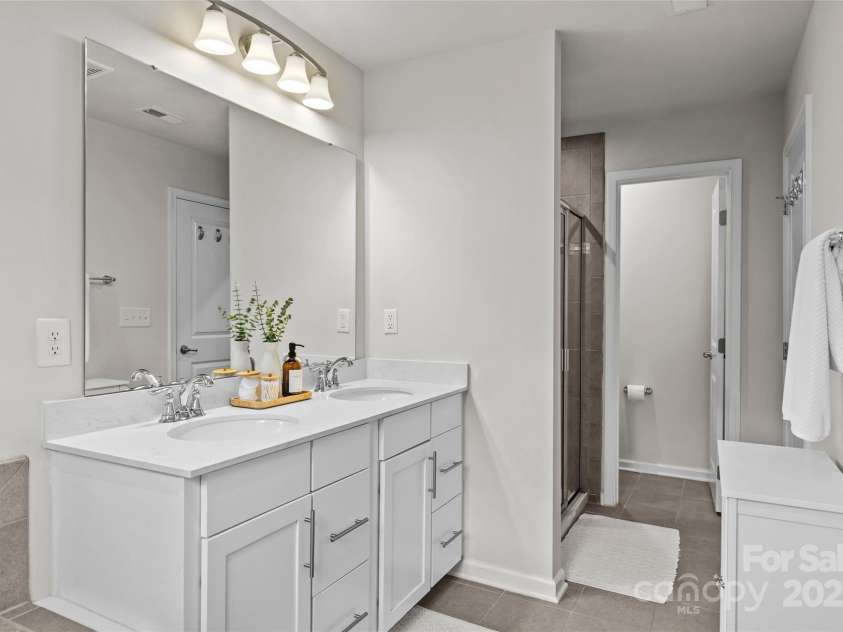 3140 Major Samuals Way, Charlotte, NC 28208.  MLS# CAR4289766, YatesRealty ID 32891. 