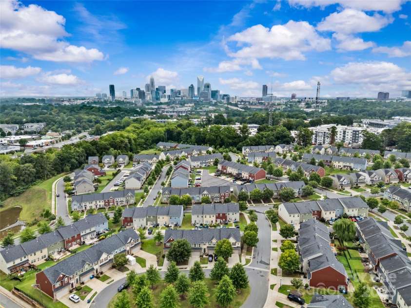 3140 Major Samuals Way, Charlotte, NC 28208.  MLS# CAR4289766, YatesRealty ID 32891. 
