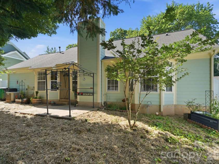 5701 Ebley Lane, Charlotte, NC 28227.  MLS# CAR4390398, YatesRealty ID 32891. 