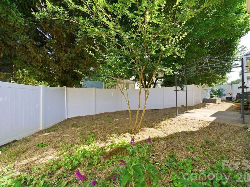 5701 Ebley Lane, Charlotte, NC 28227.  MLS# CAR4390398, YatesRealty ID 32891. Fenced backyard