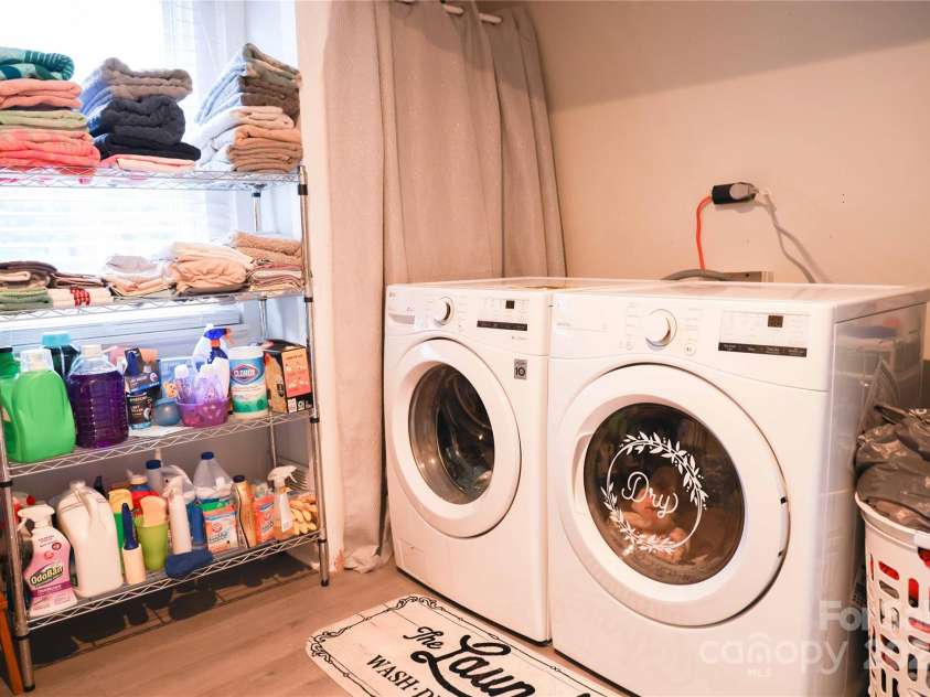 923 21st Street Drive, Hickory, NC 28602.  MLS# CAR4292583, YatesRealty ID 32892. Laundry Room