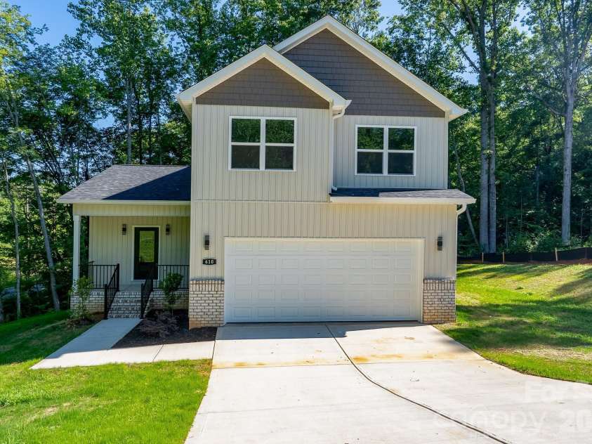 610 Queens Drive, Dallas, NC 28034.  MLS# CAR4383126, YatesRealty ID 32893. 