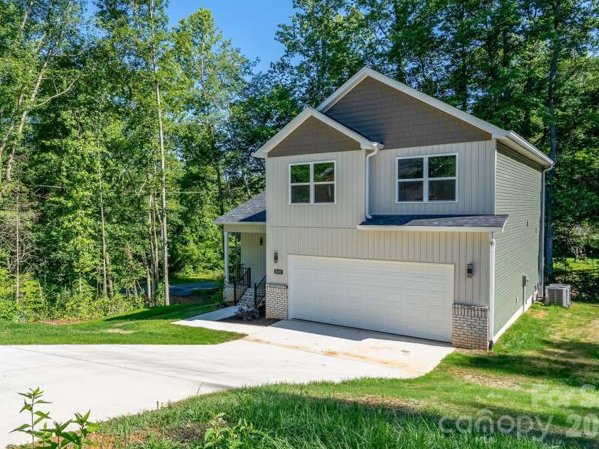 610 Queens Drive, Dallas, NC 28034.  MLS# CAR4383126, YatesRealty ID 32893. 