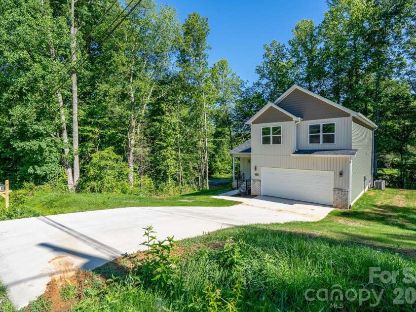 610 Queens Drive, Dallas, NC 28034.  MLS# CAR4383126, YatesRealty ID 32893. 