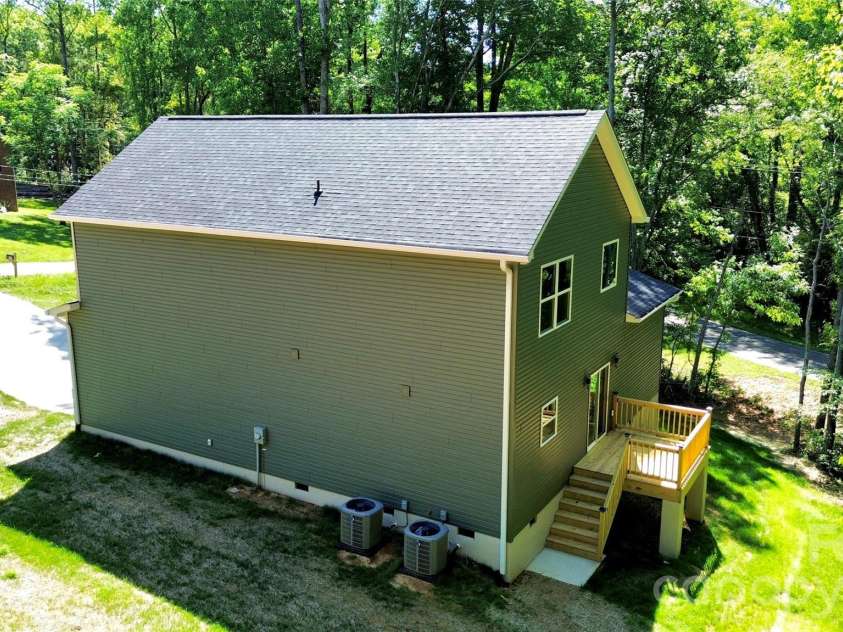 610 Queens Drive, Dallas, NC 28034.  MLS# CAR4383126, YatesRealty ID 32893. 