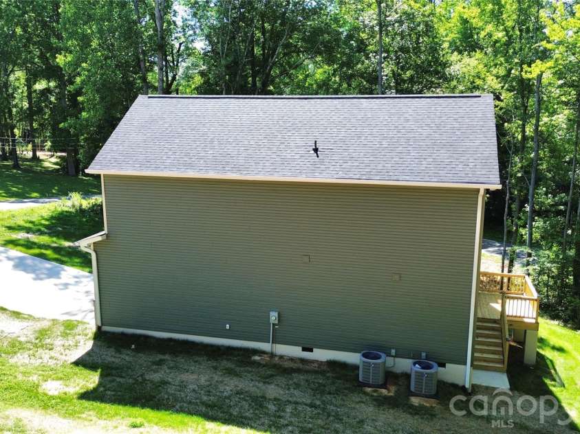 610 Queens Drive, Dallas, NC 28034.  MLS# CAR4383126, YatesRealty ID 32893. 