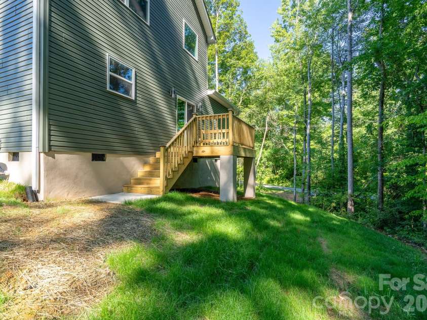 610 Queens Drive, Dallas, NC 28034.  MLS# CAR4383126, YatesRealty ID 32893. 
