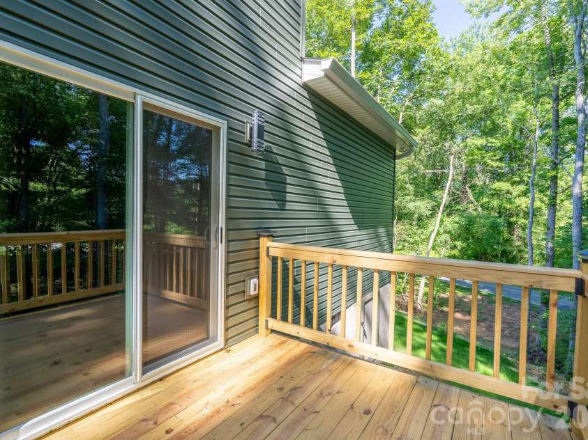 610 Queens Drive, Dallas, NC 28034.  MLS# CAR4383126, YatesRealty ID 32893. 