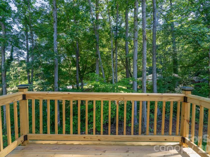 610 Queens Drive, Dallas, NC 28034.  MLS# CAR4383126, YatesRealty ID 32893. 