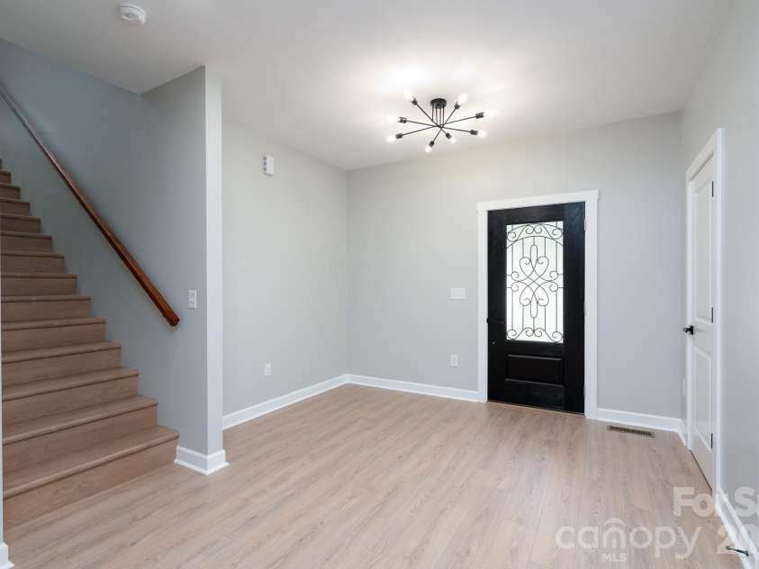 610 Queens Drive, Dallas, NC 28034.  MLS# CAR4383126, YatesRealty ID 32893. 