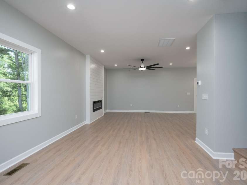 610 Queens Drive, Dallas, NC 28034.  MLS# CAR4383126, YatesRealty ID 32893. 