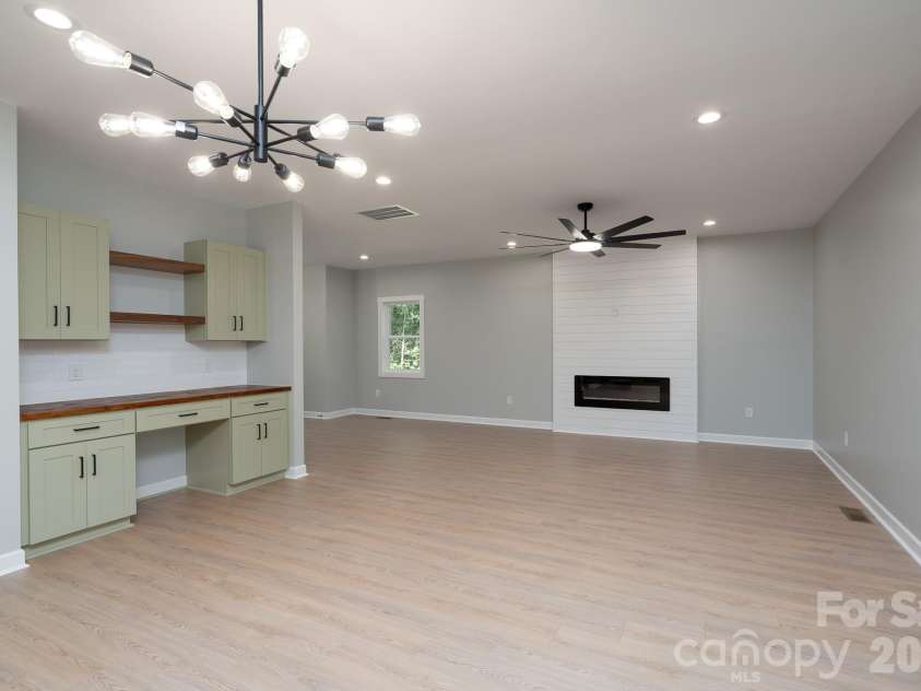 610 Queens Drive, Dallas, NC 28034.  MLS# CAR4383126, YatesRealty ID 32893. 