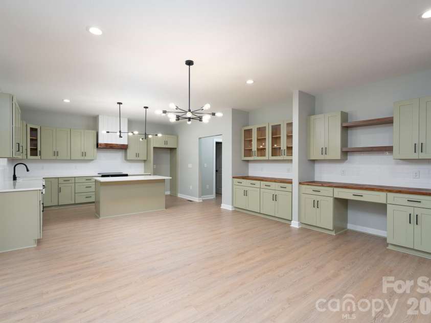 610 Queens Drive, Dallas, NC 28034.  MLS# CAR4383126, YatesRealty ID 32893. 