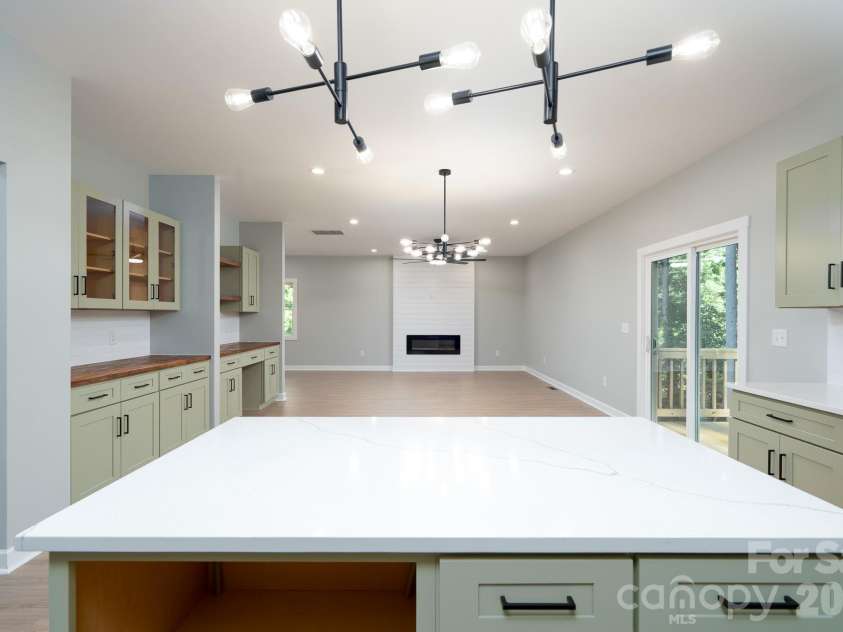 610 Queens Drive, Dallas, NC 28034.  MLS# CAR4383126, YatesRealty ID 32893. 