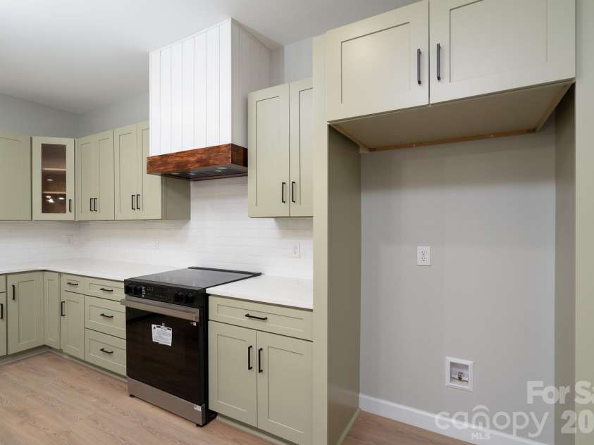 610 Queens Drive, Dallas, NC 28034.  MLS# CAR4383126, YatesRealty ID 32893. 