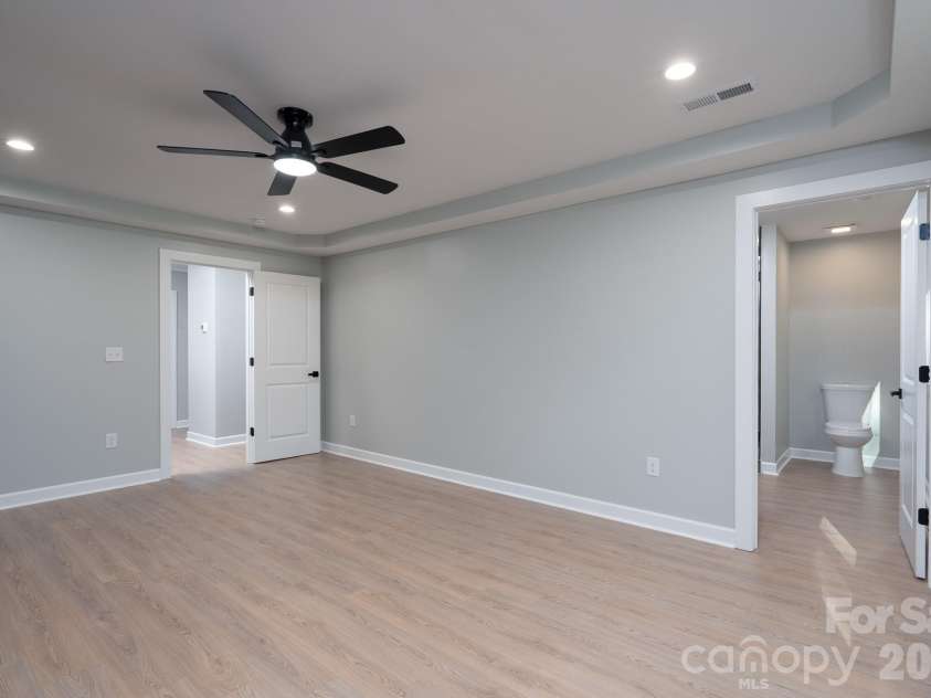 610 Queens Drive, Dallas, NC 28034.  MLS# CAR4383126, YatesRealty ID 32893. 