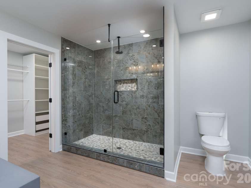 610 Queens Drive, Dallas, NC 28034.  MLS# CAR4383126, YatesRealty ID 32893. 