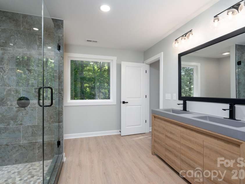 610 Queens Drive, Dallas, NC 28034.  MLS# CAR4383126, YatesRealty ID 32893. 