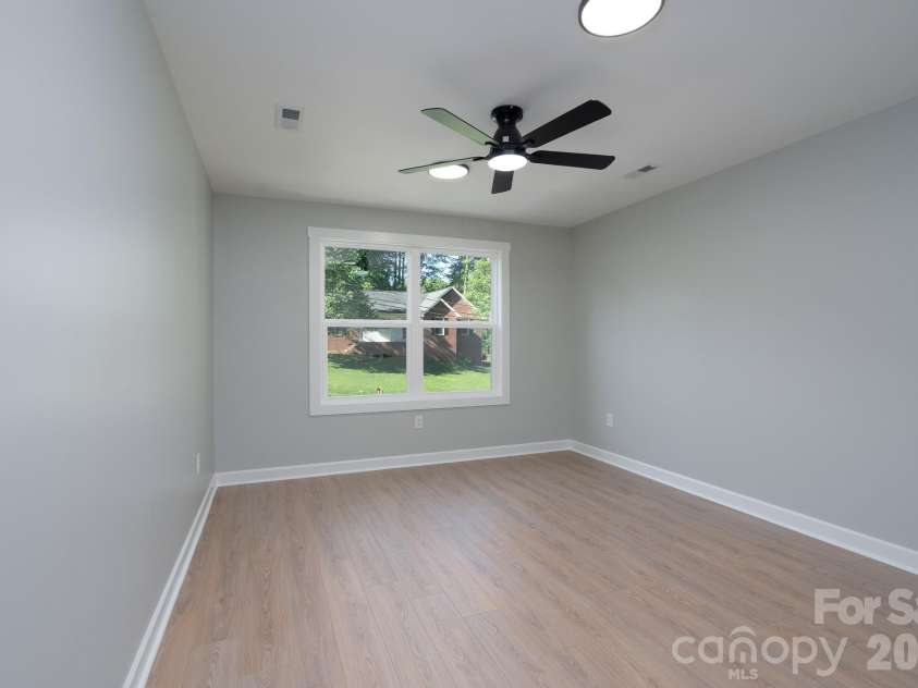 610 Queens Drive, Dallas, NC 28034.  MLS# CAR4383126, YatesRealty ID 32893. 