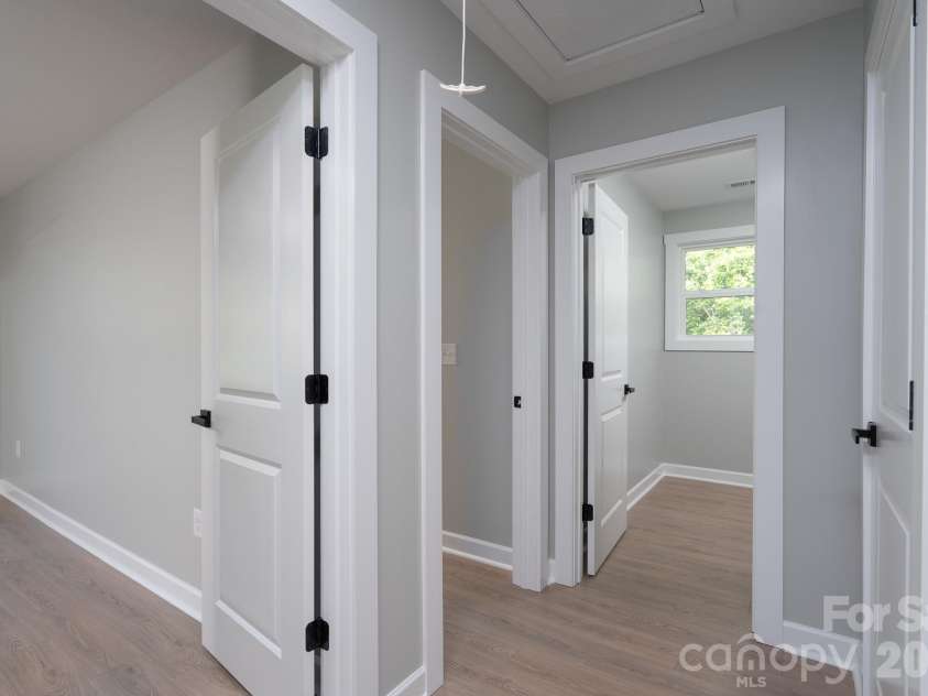 610 Queens Drive, Dallas, NC 28034.  MLS# CAR4383126, YatesRealty ID 32893. 