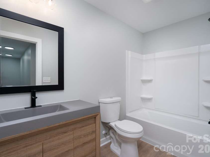 610 Queens Drive, Dallas, NC 28034.  MLS# CAR4383126, YatesRealty ID 32893. 