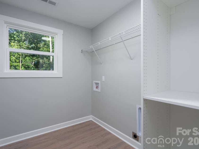 610 Queens Drive, Dallas, NC 28034.  MLS# CAR4383126, YatesRealty ID 32893. 