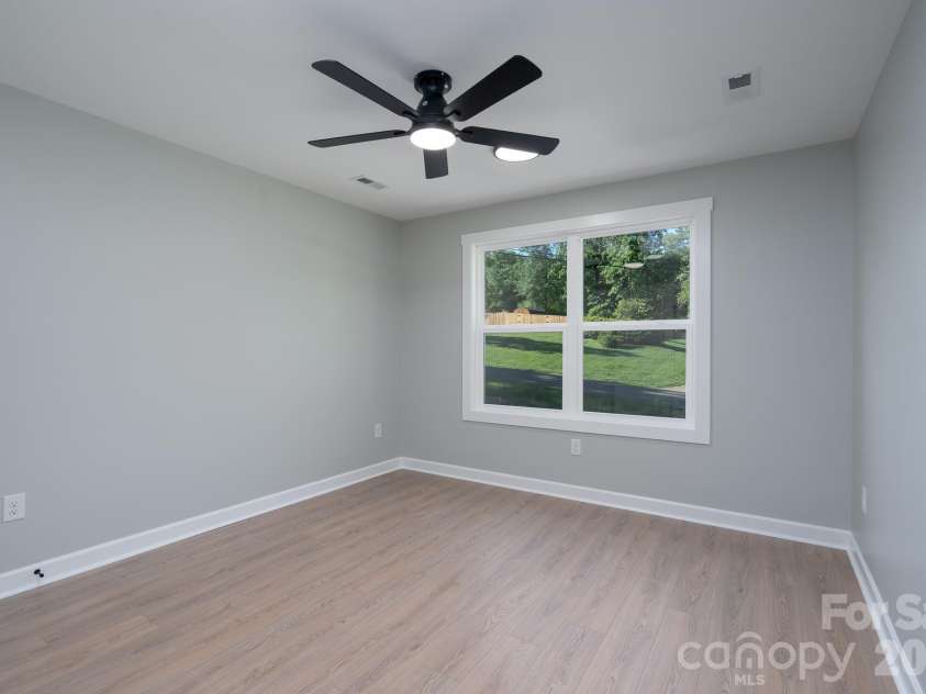 610 Queens Drive, Dallas, NC 28034.  MLS# CAR4383126, YatesRealty ID 32893. 