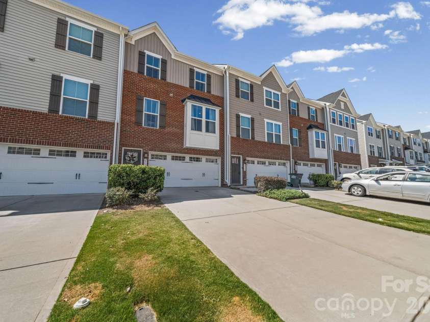 2534 Grantham Place Drive, Fort Mill, SC 29715.  MLS# CAR4393434, YatesRealty ID 32894. 