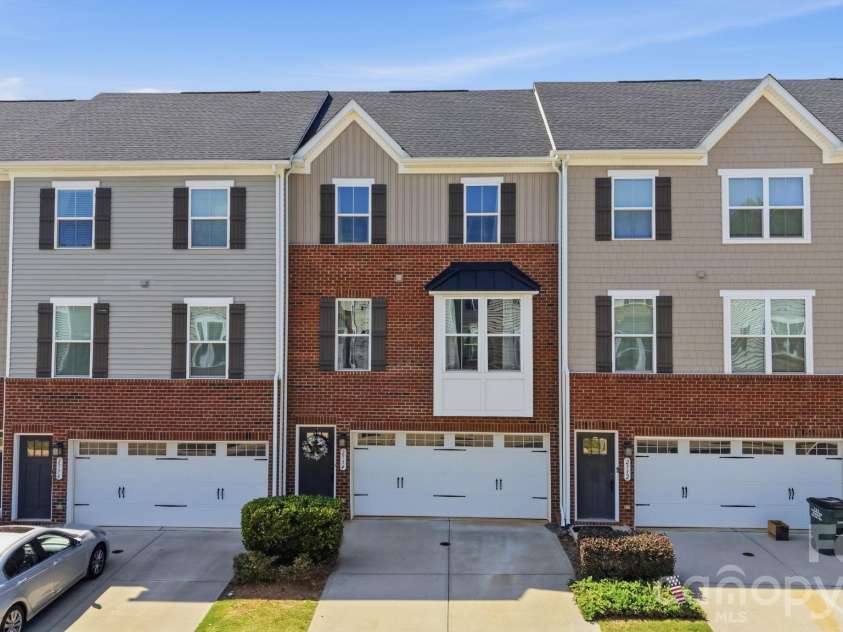 2534 Grantham Place Drive, Fort Mill, SC 29715.  MLS# CAR4393434, YatesRealty ID 32894. 