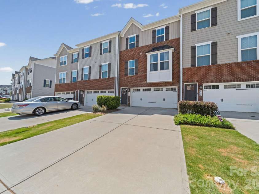 2534 Grantham Place Drive, Fort Mill, SC 29715.  MLS# CAR4393434, YatesRealty ID 32894. 