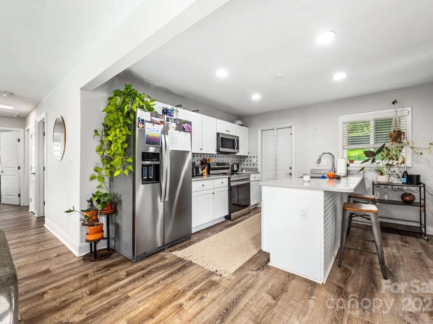 909 September Lane, Charlotte, NC 28208.  MLS# CAR4293403, YatesRealty ID 32894. 