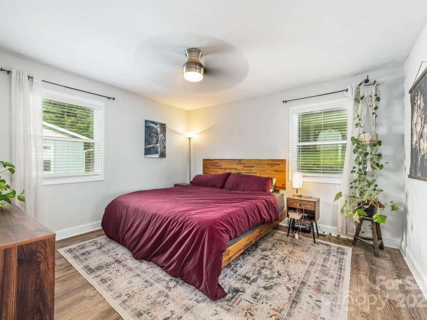909 September Lane, Charlotte, NC 28208.  MLS# CAR4293403, YatesRealty ID 32894. 