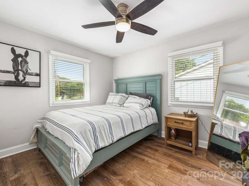 909 September Lane, Charlotte, NC 28208.  MLS# CAR4293403, YatesRealty ID 32894. 