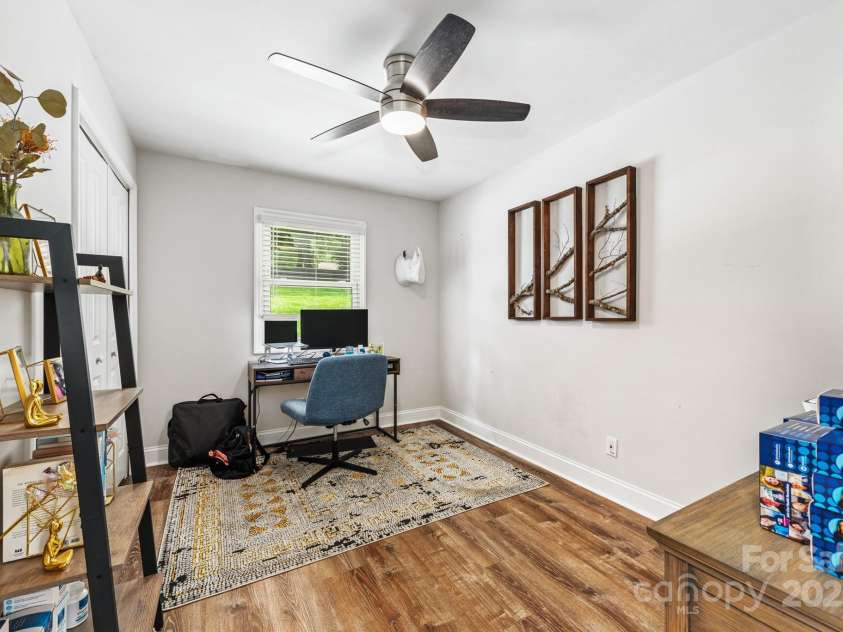 909 September Lane, Charlotte, NC 28208.  MLS# CAR4293403, YatesRealty ID 32894. 